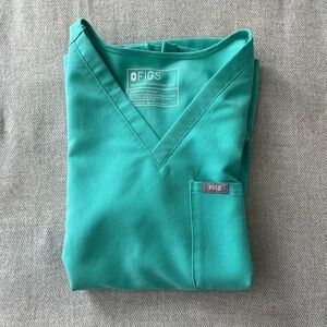 Figs Surgical Green On-Pocket Catarina Scrub Top S/P